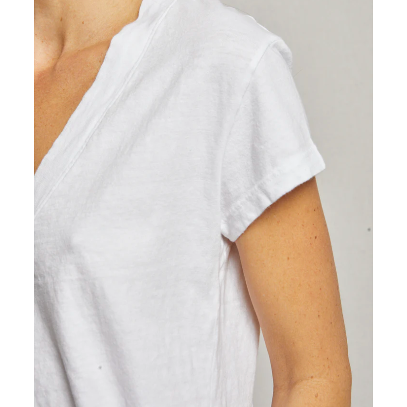 ALANIS V NECK TEE