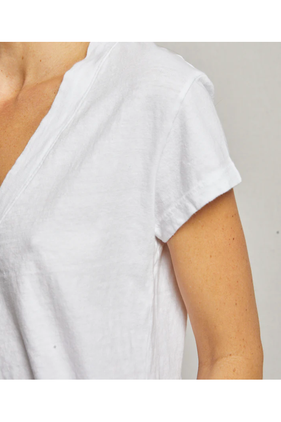 ALANIS V NECK TEE