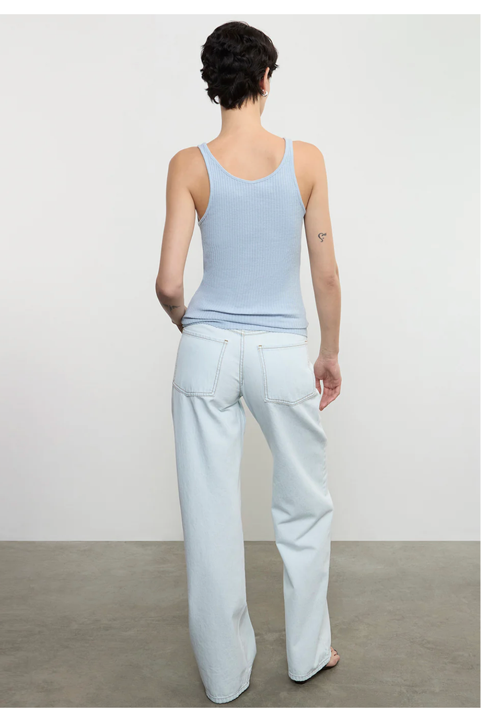 SLOUCHY STRAIGHT JEAN