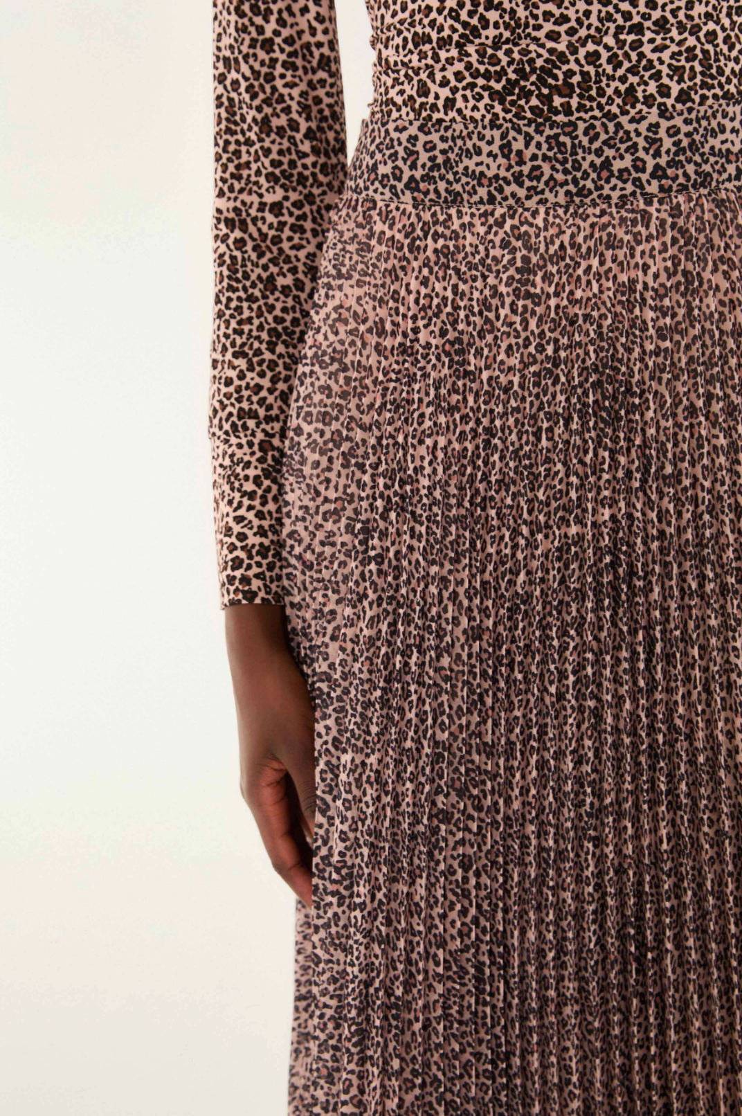 PLEATED MAXI SKIRT