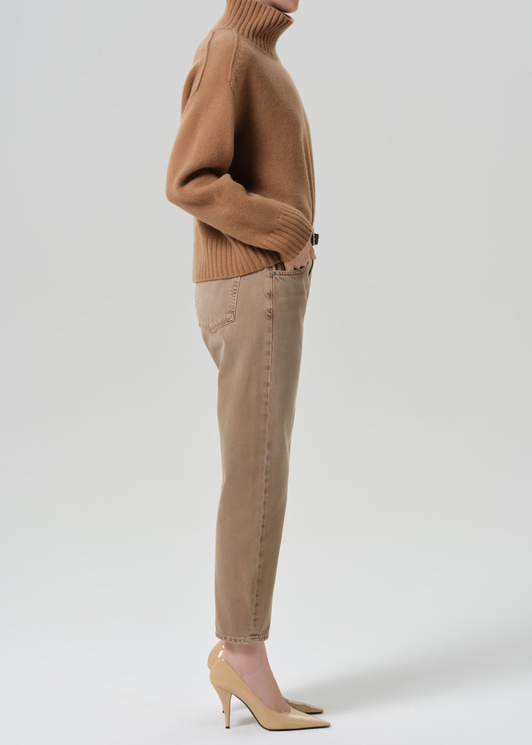 CITIZENS OF HUMANITY winslow cropped 27 tan - Jeans available at Hiptique in Woodland Hills
