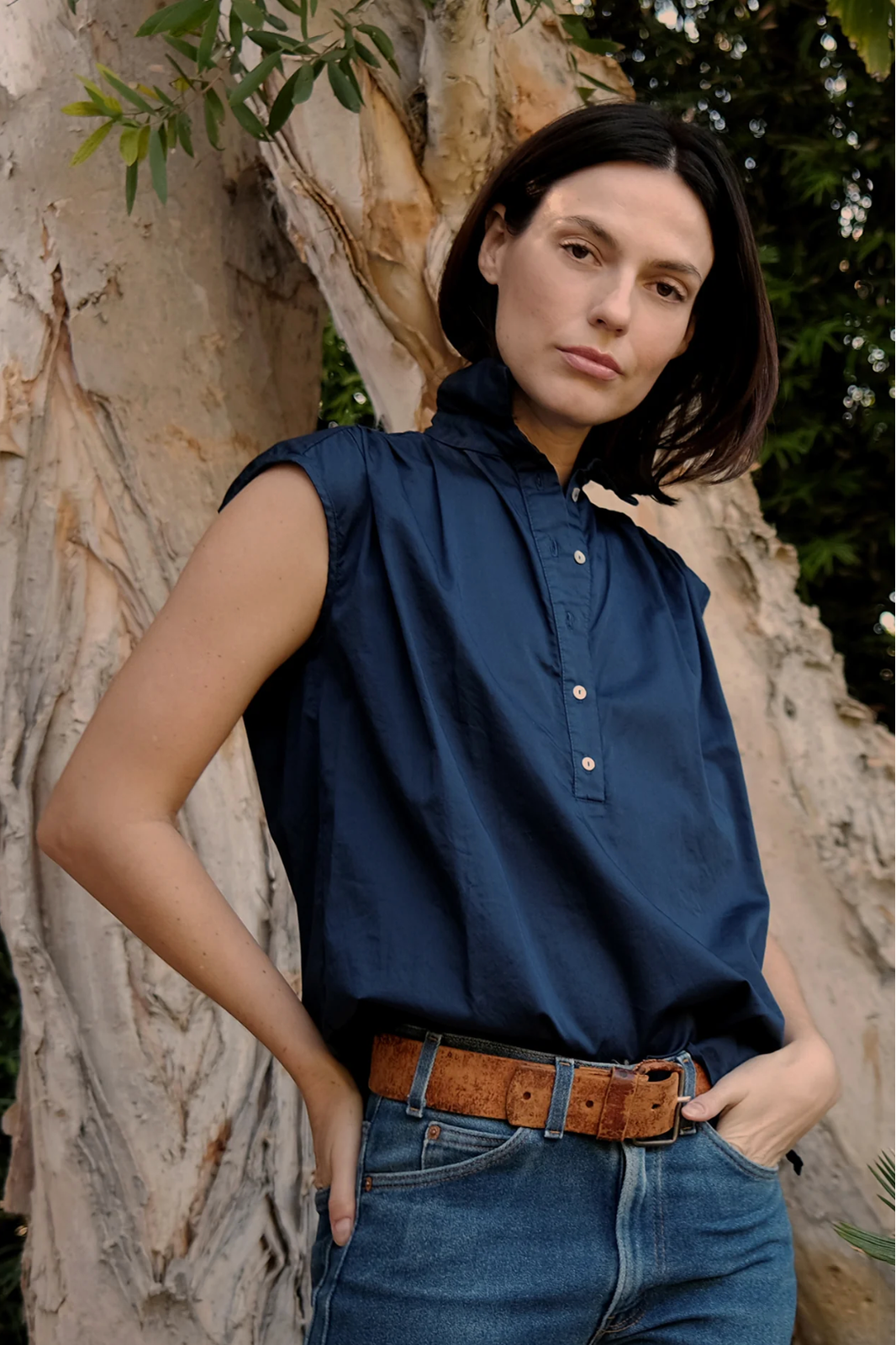 DAISY SLEEVELESS SHIRT