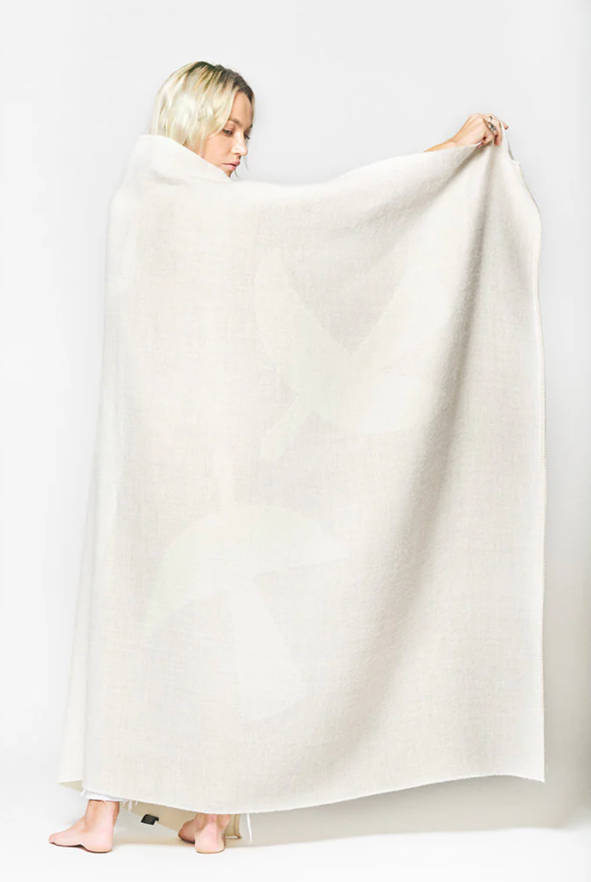 REVERSIBLE THROW IVORY LOTTA LOVE