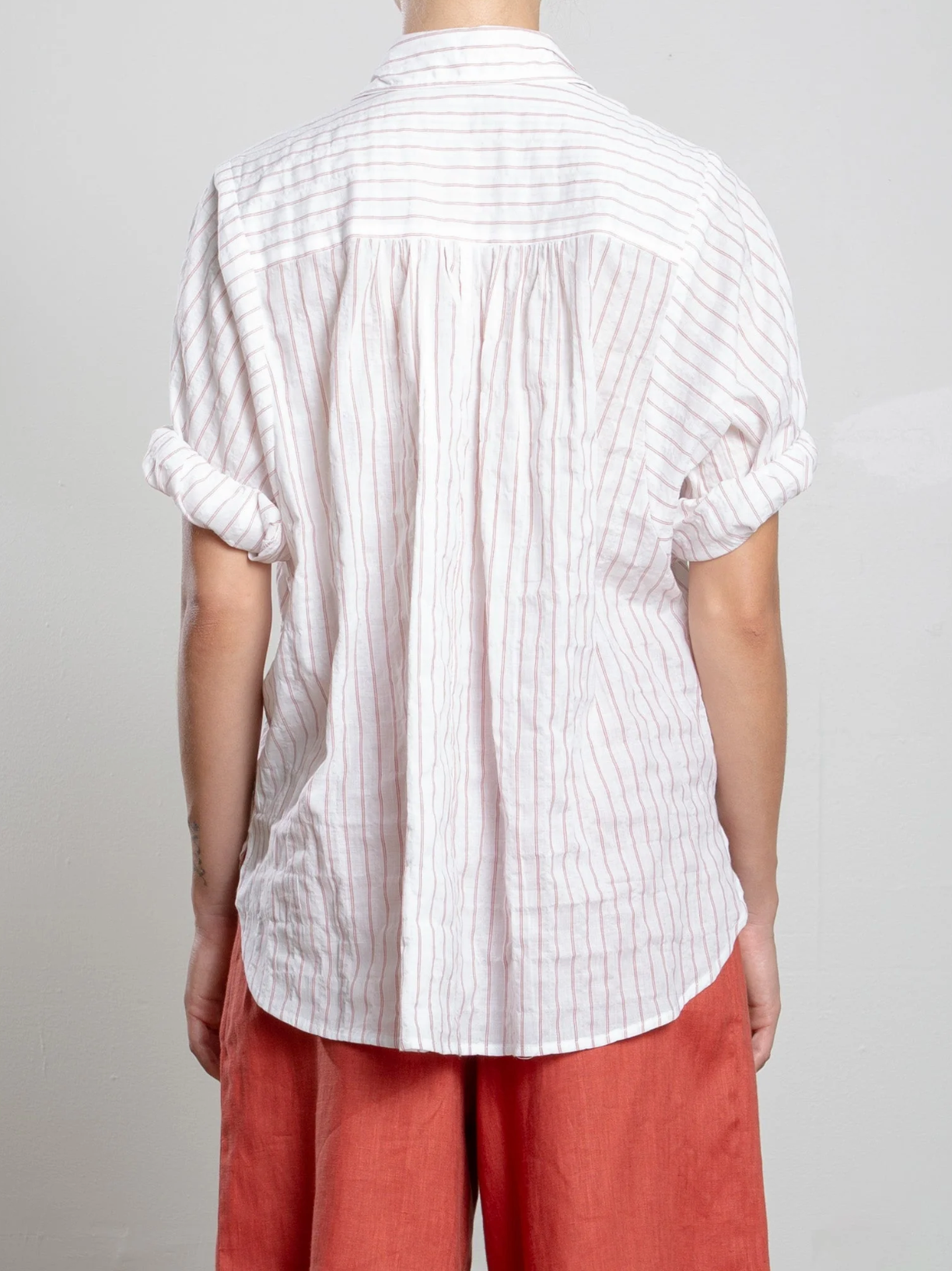 Pharaoh Claude Shirt - relaxed linen shirt detail view
