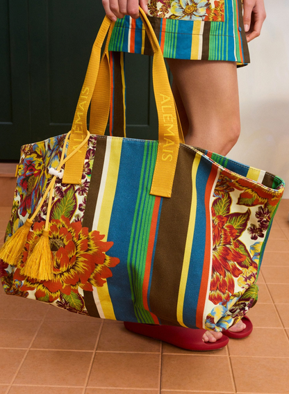 Hiptique Charlie Beach Tote - oversized canvas beach tote detail view