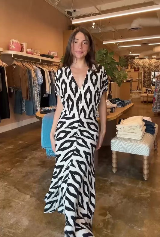 KOMFORTABLE MIDI LENGTH DRESS